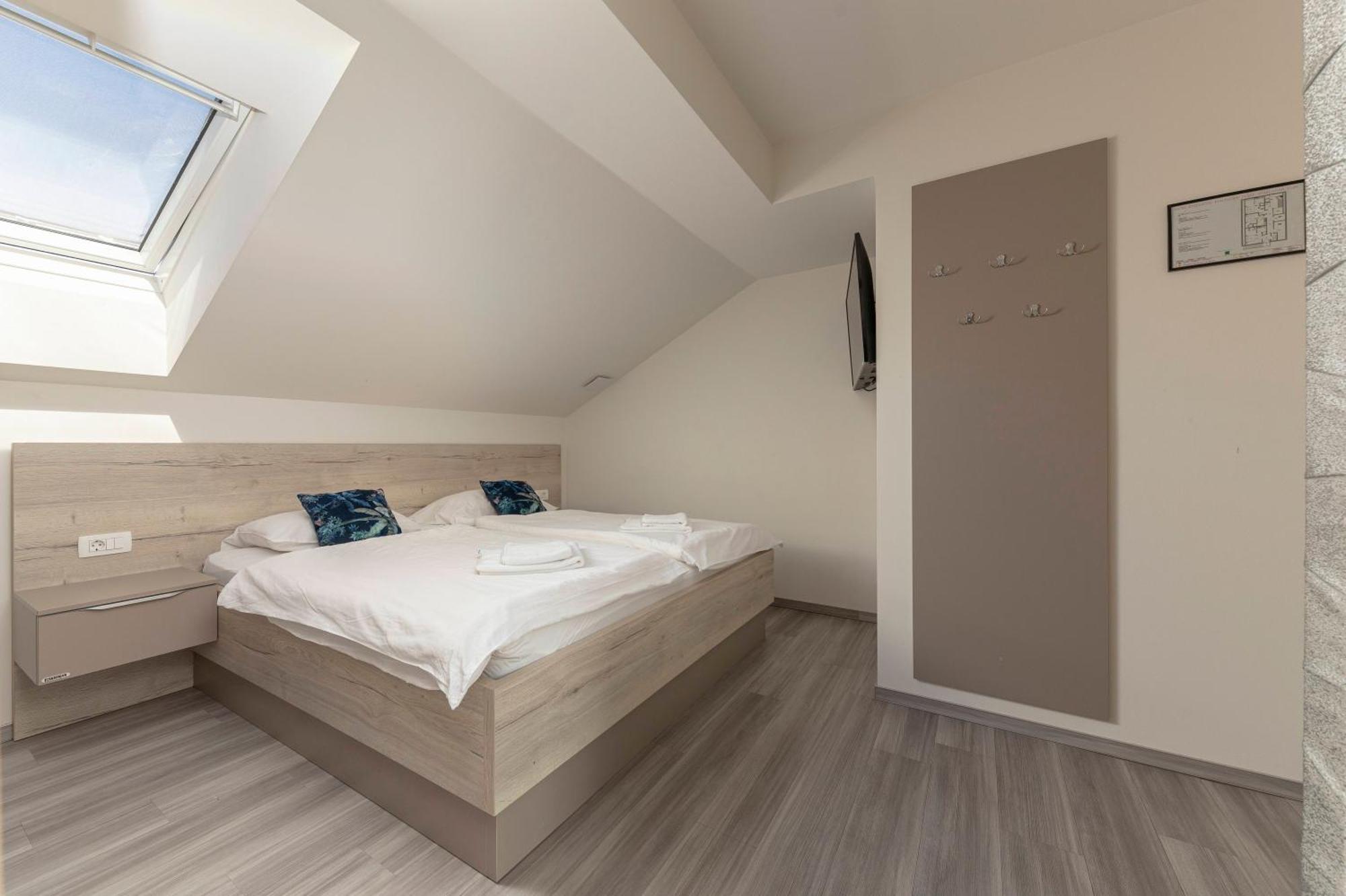 Rooms S Center 斯洛文尼亚科尼采 外观 照片