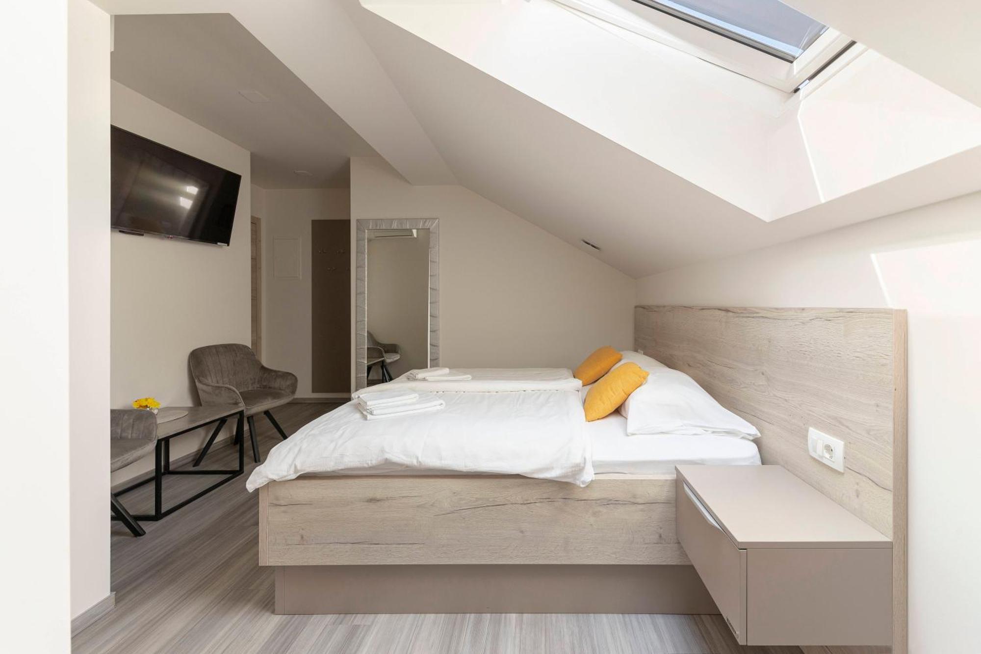 Rooms S Center 斯洛文尼亚科尼采 外观 照片